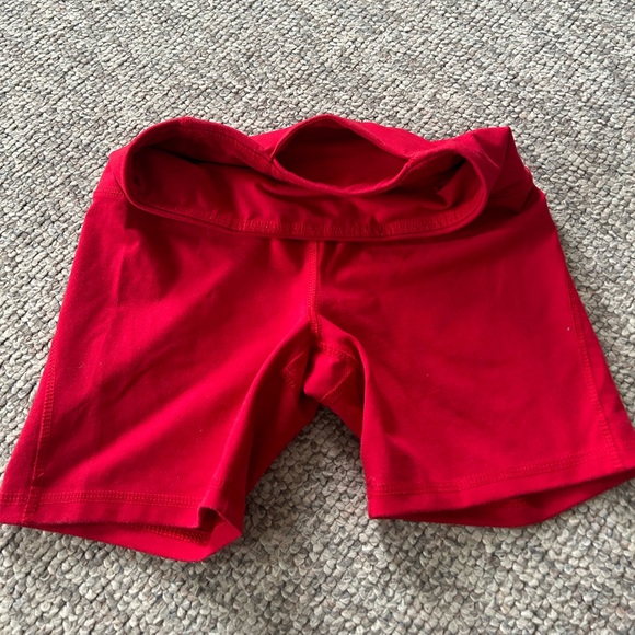 XS RED DSG Women's Momentum 5" Shorts with back pockets - Picture 2 of 5